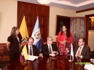 Workers meet with OAS 